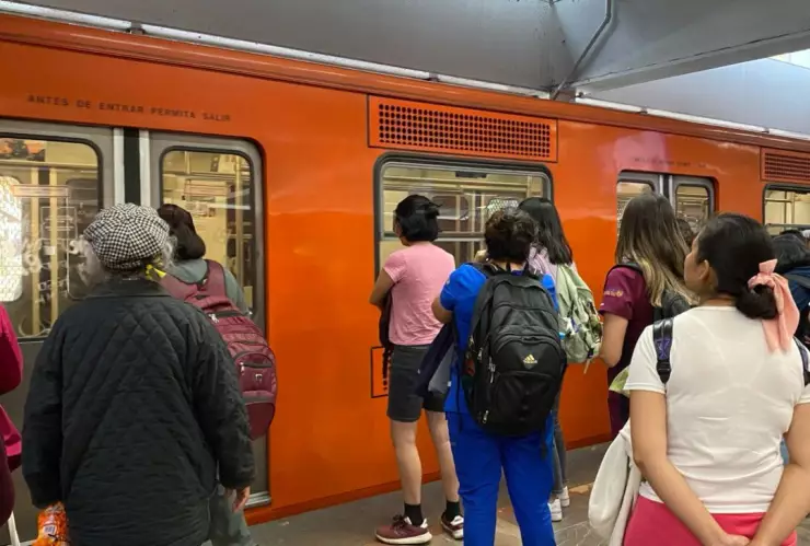 Retrasos y aglomeraciones en el Metro CDMX