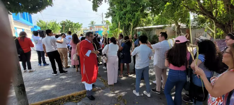 Así se vivió el Domingo de Ramos 2025 en Cancún, Playa del Carmen y parroquia perpetuo socorro.jpg