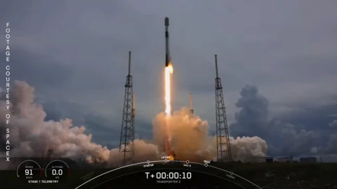 Space X lanza al espacio satélite mexicano de la UPA desde la NASA