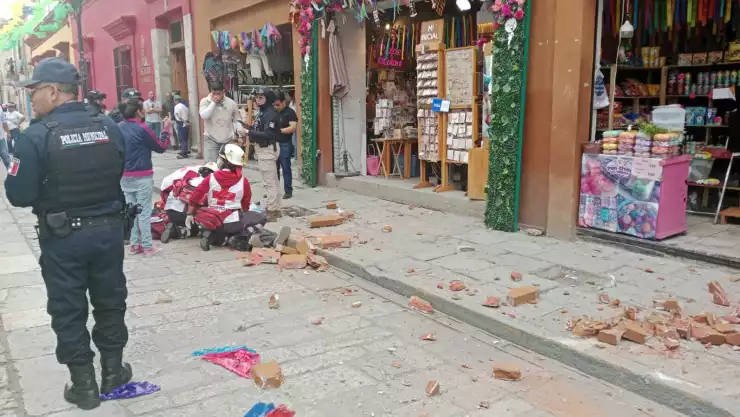 Sismo en Oaxaca: Al menos un lesionado por caída de marquesina