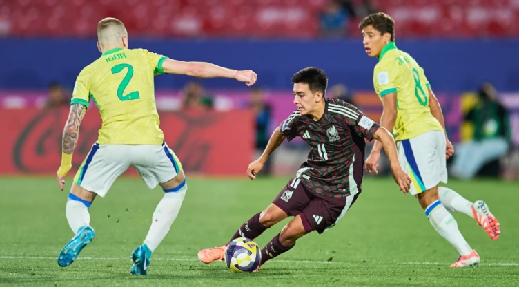 Gilberto Mora ante Brasil