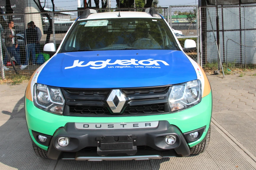 RENAULT. EL TRANSPORTE OFICIAL DE MILLONES DE SONRISAS