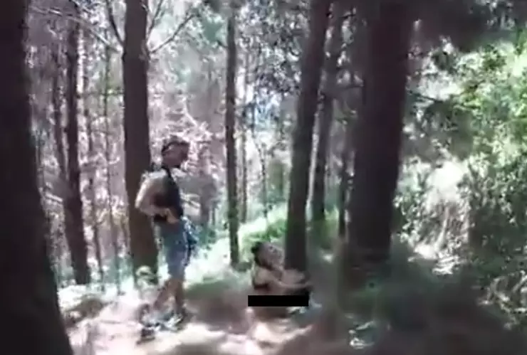 pareja teniendo relaciones montaña ciclista senderismo video