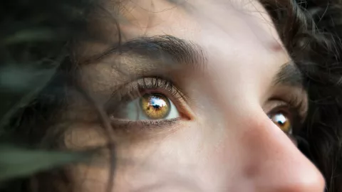 La fruta roja para eliminar las ojeras y mejorar la vista