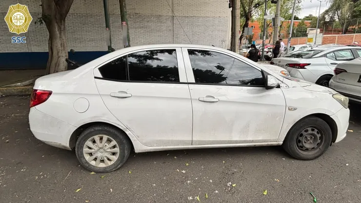 Ladrón de autopartes en CDMX usaba un vehículo para moverse en Azcapotzalco.