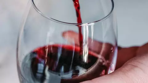 ¿Cómo hacer el ritual del VINO TINTO para atraer dinero y abundancia_.jpg