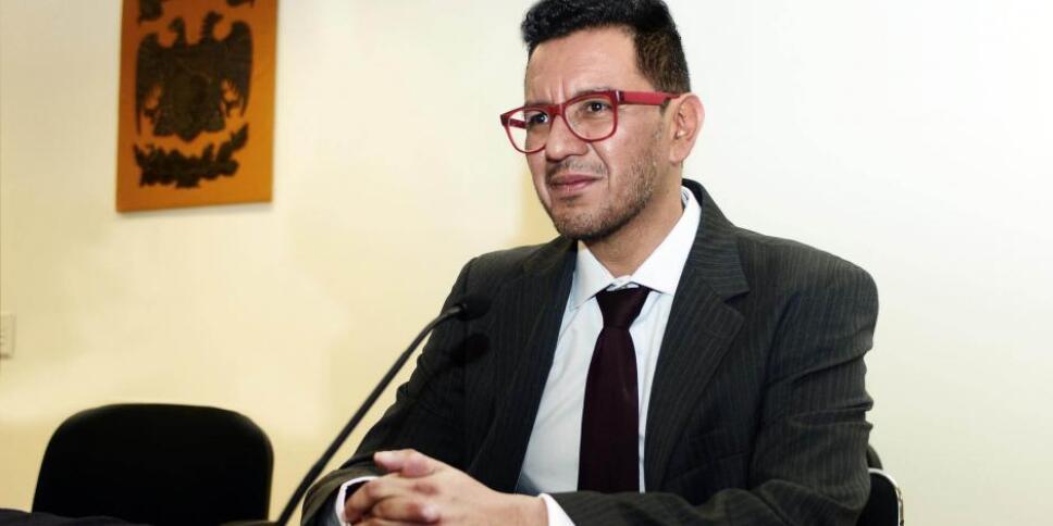 Iván Ruiz García, director de Instituto de Investigaciones Estéticas de la UNAM, hace comentarios que normalizan el feminicidio.