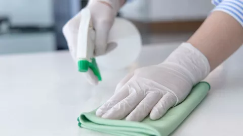 Estos son los objetos del hogar que puedes limpiar con agua oxigenada