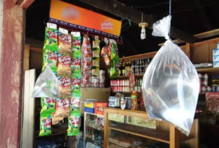 bolsas con agua espantan moscas