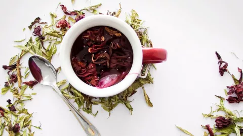 ¿Por qué es bueno para tu salud tomar agua de jamaica?