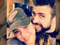 Shakira y Pique risa.jpg