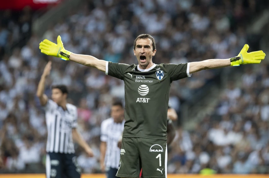 El ‘Trapito’ Marcelo Barovero sigue en activo y apenas este verano dejó México después de su paso con Necaxa y Monterrey. Fue a los 36 años cuando abandonó territorio nacional para ir al Burgos Club de la Segunda División B de España.