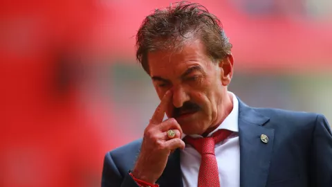 Juez ordena reabrir el caso de La Volpe contra podóloga de Chivas