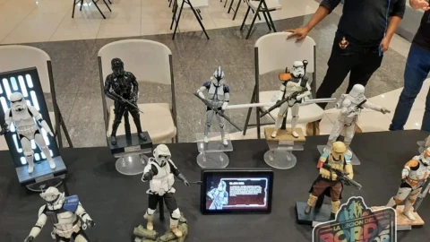 Abuelita confunde a santo con muñeco de Star Wars