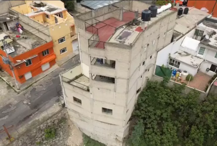 Edificio a punto de colpasar en Naucalpan