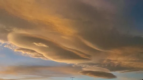 Las nubes OVNI en realidad se llaman nubes lenticulares y son más comúnes de lo normal