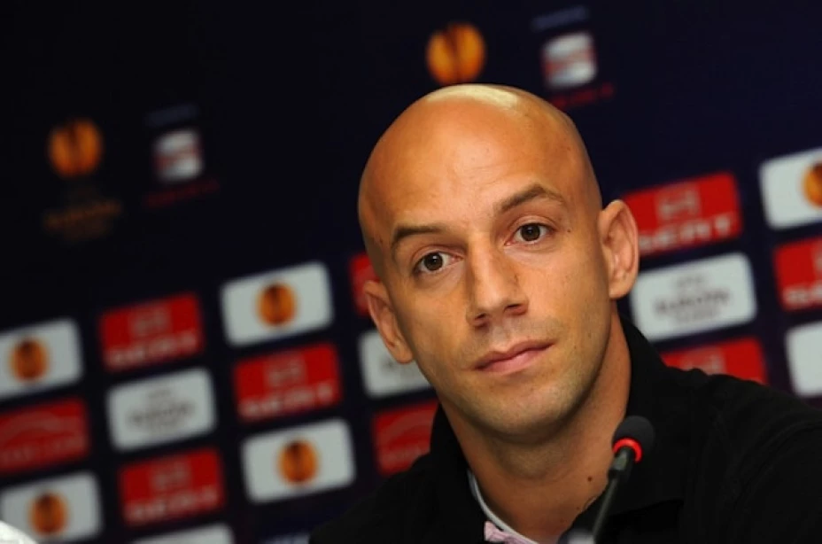 La federación italiana de fútbol investiga al volante del Atalanta, Giulio Migliaccio, por participar en una broma en la que un tanque aplastó 2 vehículos