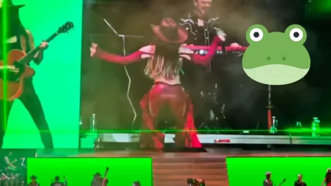 VIDEO | ¡Beli-Belicosa! Belinda sorprende con “El Sapito” versión ‘tumbado’ en las Fiestas de Octubre con sensual baile