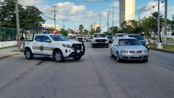 Se reporta tráfico en inicio de la Zona Hotelera de Cancún por movilización HOY, viernes 28 de febrero de 2025.jpg