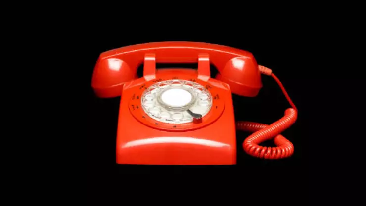 ¿Qué es y para qué sirve el teléfono rojo?