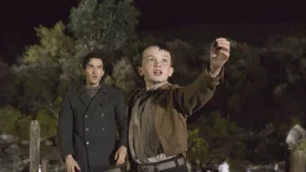 Escena de la película ‘Mi Mascota es un Monstruo’ (The Water Horse: Legend Of The Deep) con Alex Etel como Angus MacMorrow por Azteca 7.