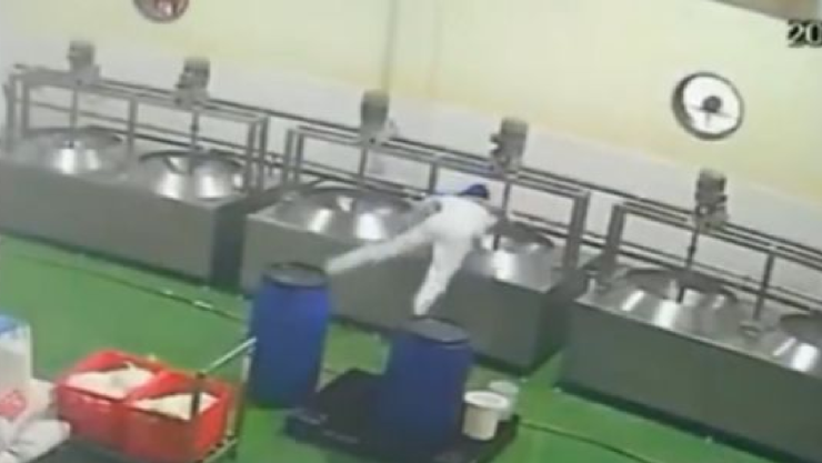 Trabajadora atrapada en maquina en Vietnam