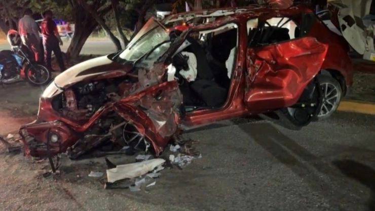 ¡Con 16 años y al volante! Adolescente termina GRAVE en el hospital tras protagonizar FUERTE ACCIDENTE; dejó DESTROZADO su auto