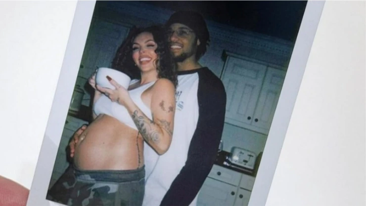 Jesy Nelson embarazada de gemelos junto a Zion Foster
