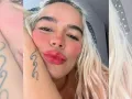 Karol G con mejillas rosadas.jpg