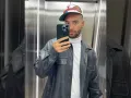 Maluma foto en el espejo.jpg