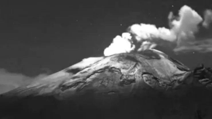 Amanece activo el volcán Popocatépetl este sábado 24 de agosto