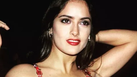 Hijastra de Salma Hayek rompe las redes sociales con su belleza.
