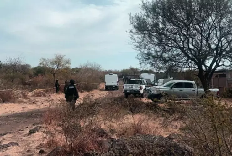 Guanajuato incendian camión de pasajeros en carretera de Salvatierra- Yuriria, en Guanajuato
