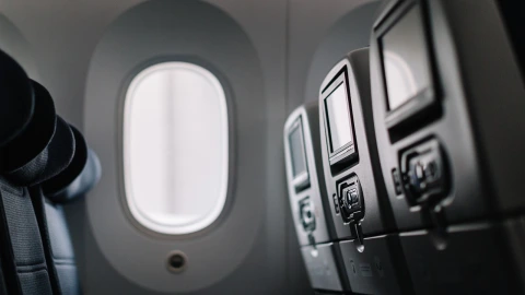 En las aerolíneas y vuelos low cost, se elimina el confort y las amenidades durante el viaje
