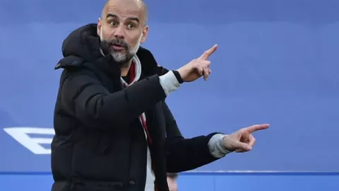 pep-guardiola-matando-jugadores.jpg