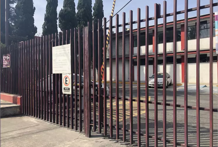 Estudiantes, maestros y padres de familia alistan el regreso a clases