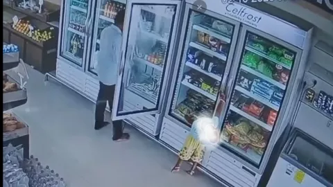 Niña de 4 años muere electrocutada al abrir refrigerador