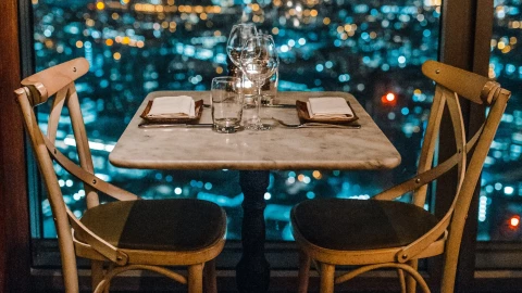 ¿Quieres triufar en tu primera cita? Sigue estos 5 consejos de la IA y lo lograrás