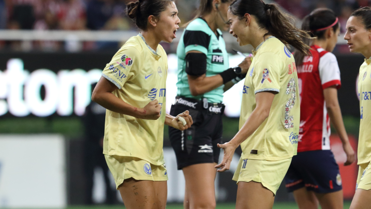 Liana Palacios y Scarlett Camberos con Am&eacute;rica Femenil