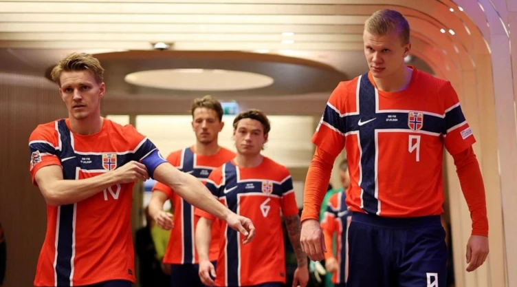 Juega hoy Erling Haaland en el partido de Gales vs. Noruega, Braut junto a Odegaard