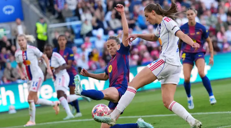 Encuentro de fútbol femenil entre Barcelona y Lyonnes.