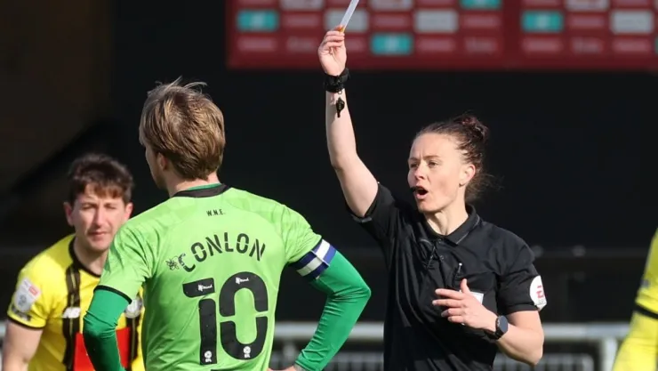 rebecca-welch-arbitra-historia.jpg
