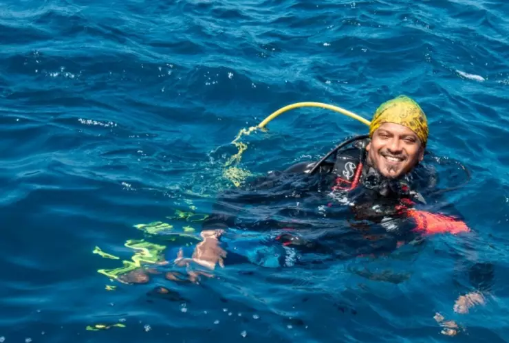 
Pez arco&iacute;ris oc&eacute;ano profundidad.jpg