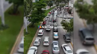 Tráfico intenso en la Av. Costera Miguel Alemán con dirección a la Base Naval.jpg