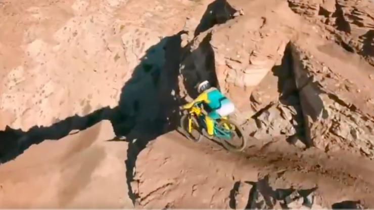 Momento exacto en el que el ciclista Adolf Silva queda parapléjico tras TERRIBLE accidente