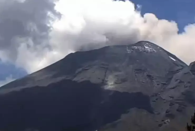 Se registra derrumbe en una de las laderas del volcán Popocatépetl hoy 18 de mayo de 2024