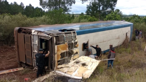 volcadura-autobús-en-san-josé-muertos-heridos-misiones-argentina