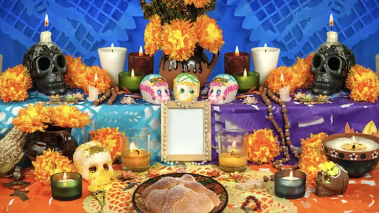 Así se preparan las personas para la celebración del Día de muertos en Cancún