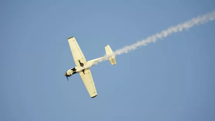Tres personas mueren tras caída de avioneta en la costa de Monterey