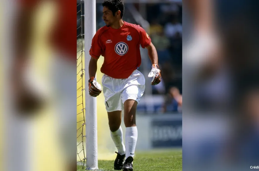 13 Jorge Campos equipos en su carrera.jpg